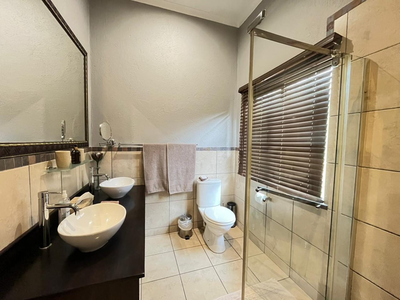 Luxury room en-suite bathroom